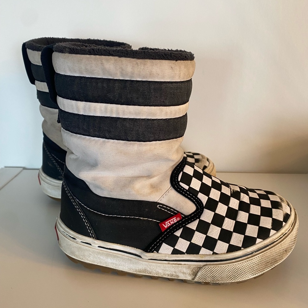 Vans kids slip on checkered winter boots